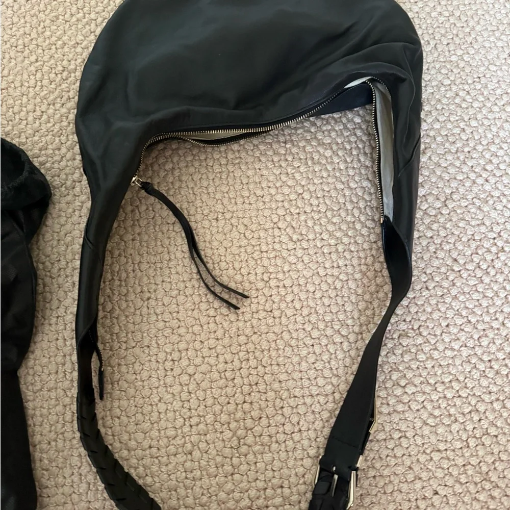 Vince Camuto sleek black